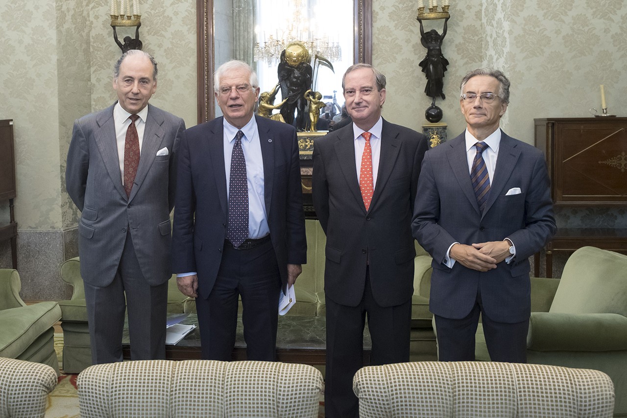 Reunión del ministro Josep Borrell con el secretario general de la FCEA