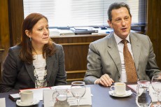 Beatriz Rodríguez, jefa del departamento de Relaciones Exteriores y Eduardo Sánchez, director de Análisis y Estrategia