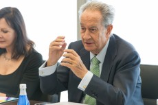 El Presidente de la Fundación Consejo España-Australia, Juan Miguel Villar-Mir, durante su intervención en el Patronato.