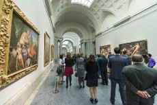 Imagen del recorrido que realizaron los patronos y demás invitados a la visita privada del museo