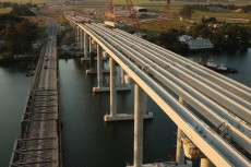 ACCIONA y Ferrovial completan la instalación de las vigas del Harwood Bridge