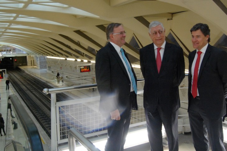 El ministro de Infraestructuras australiano visita España